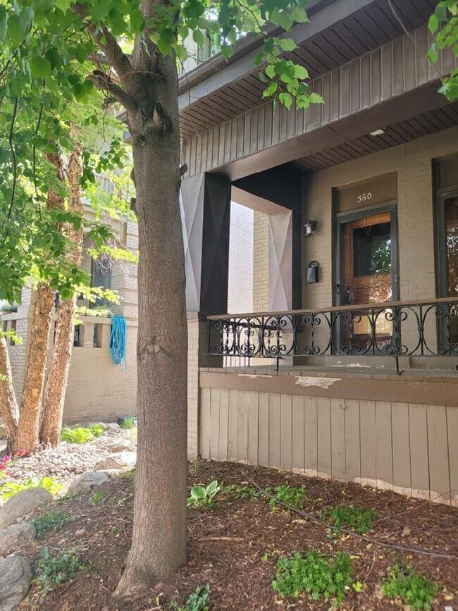 Primary Photo - Beautiful 2 Bedroom Townhouse!