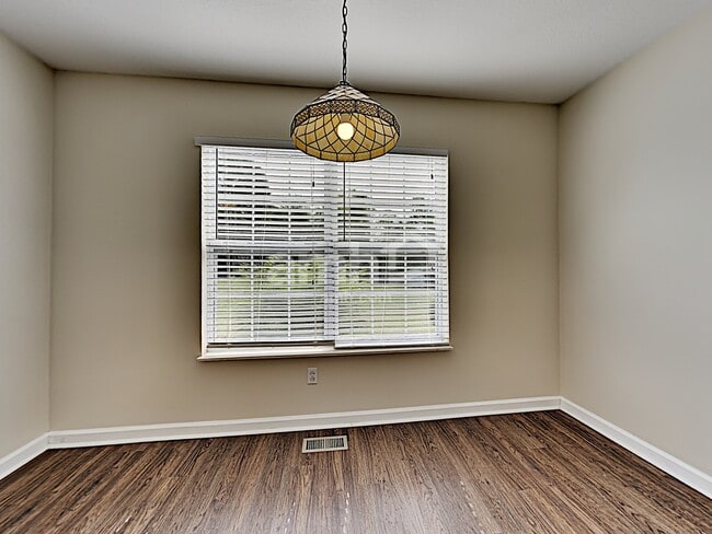 Building Photo - 145 Hillsborough Ln