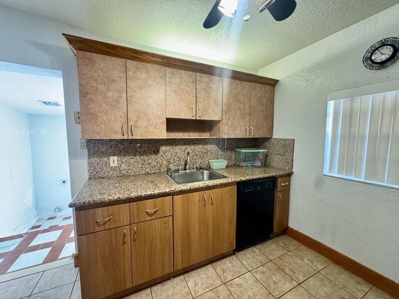 Building Photo - 1285 NE 143rd St