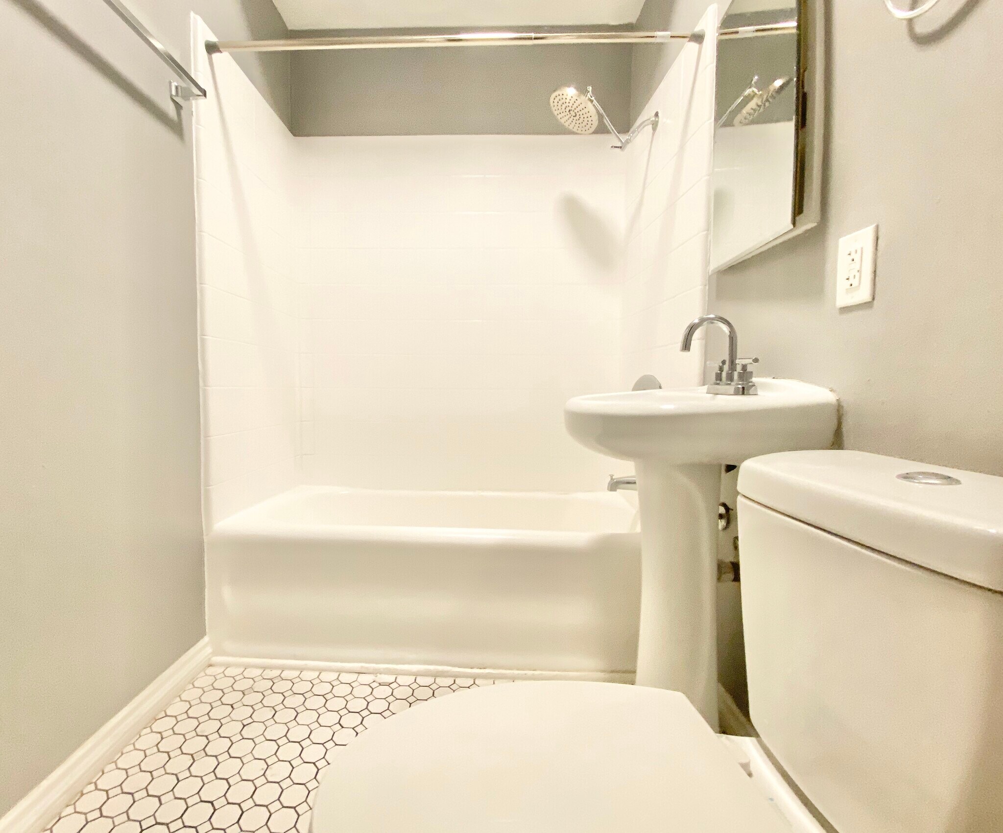 Building Photo - 854 S Oxford Ave