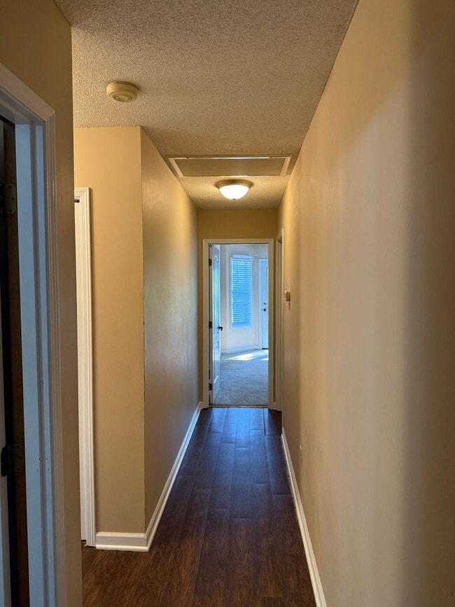 Building Photo - 156 Lakeside Dr