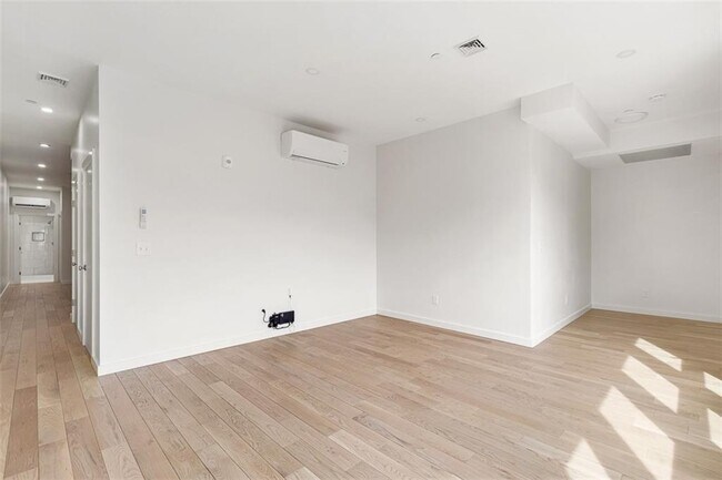 Building Photo - 71 Richmond St