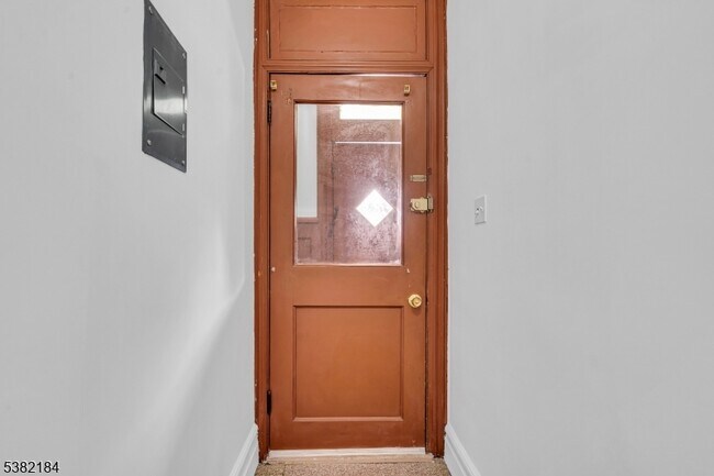 Building Photo - 937 Grove St