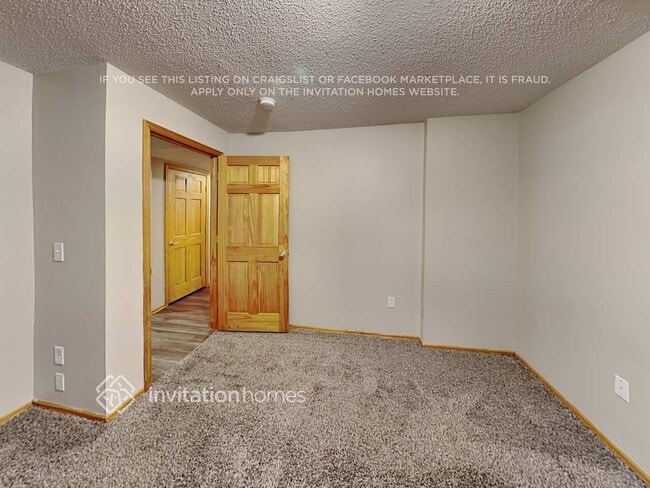 Building Photo - 5043 Ladyslipper Ave N