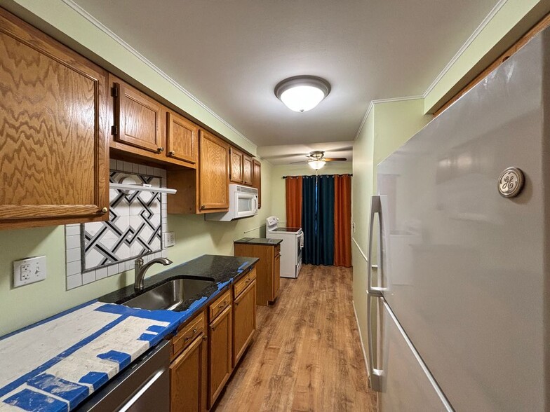 Building Photo - 17082 Kingsbrooke Dr