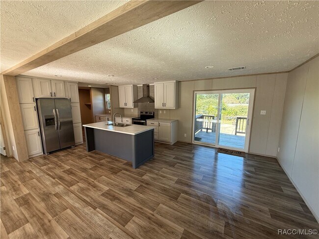 Building Photo - 5469 W Grovepark Rd