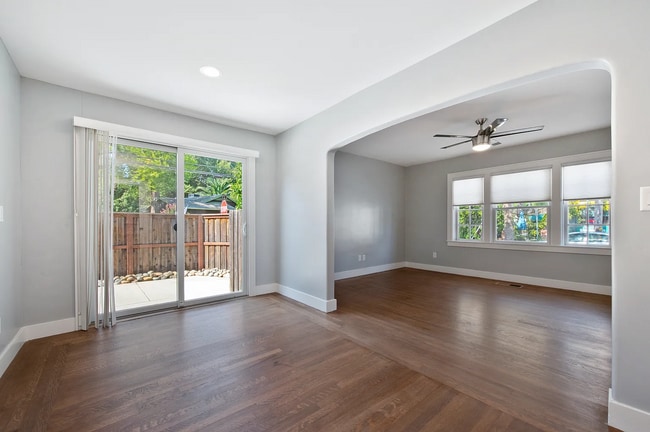 Building Photo - Renovated Duplex unit in the heart of Elmh...