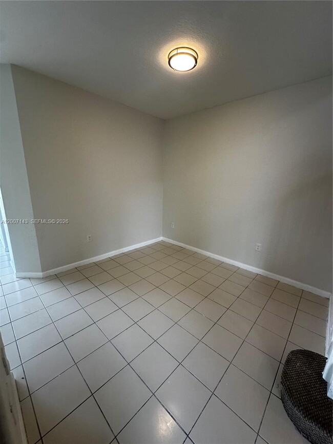 Building Photo - 2912 SE 15th Rd