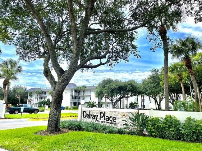 Building Photo - 240 SE 10th St