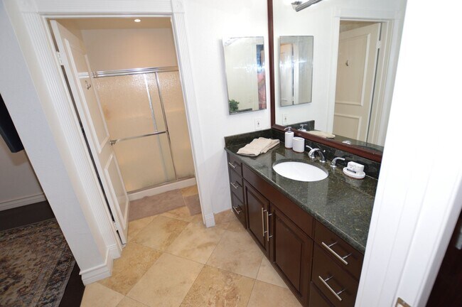 Building Photo - Meridian - Newly Remodeled Luxury Condo Re...
