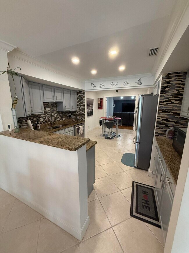 Building Photo - 12394 Westhampton Cir