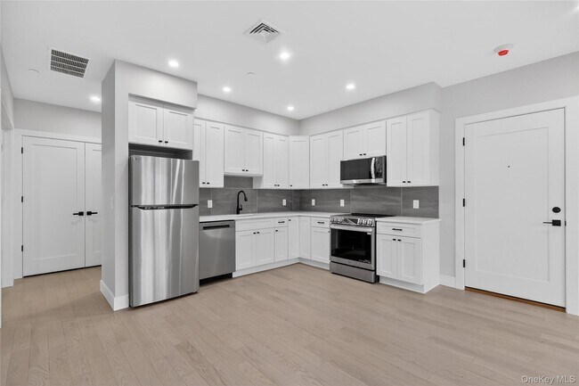 Building Photo - 10 Market St