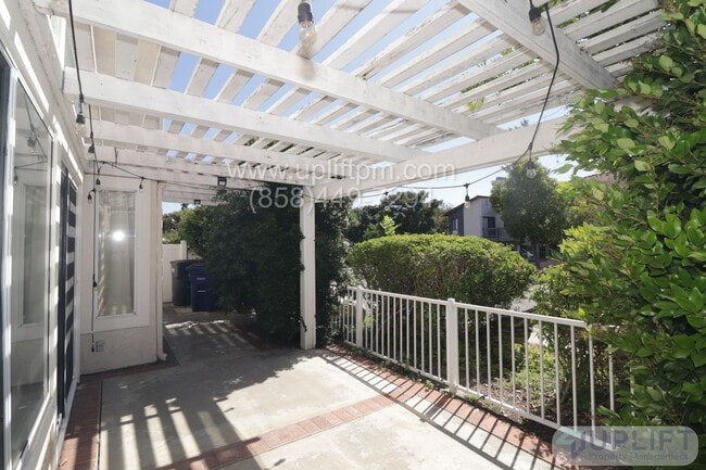 Building Photo - 3 Bed, 2 Bath Single Story Home