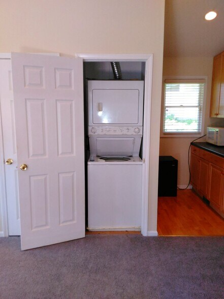 Laundry - 1834 W Willow Ln