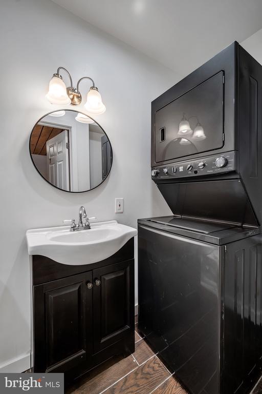 Building Photo - 125 Ford St