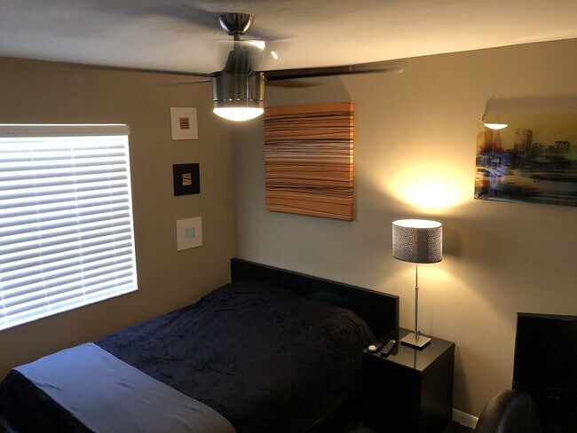 Building Photo - 201 Desoto St