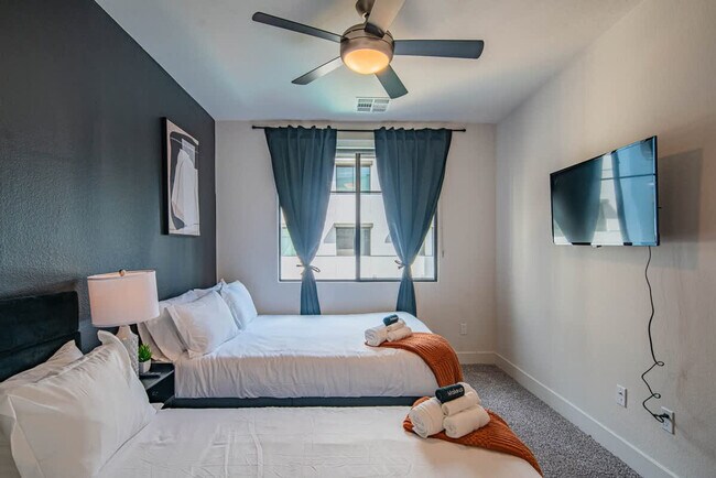 Building Photo - 15501 N Dial Blvd