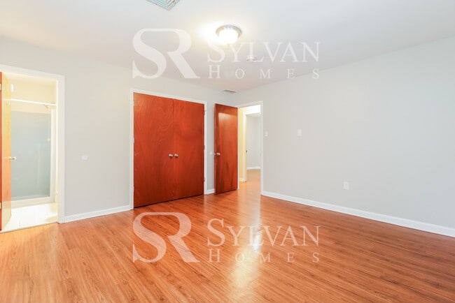 Building Photo - Beautifully updated 3 bedroom rancher!