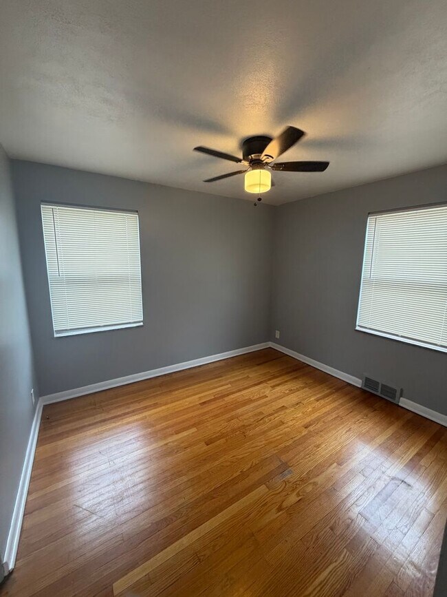 Building Photo - 1315 Mendell Dr