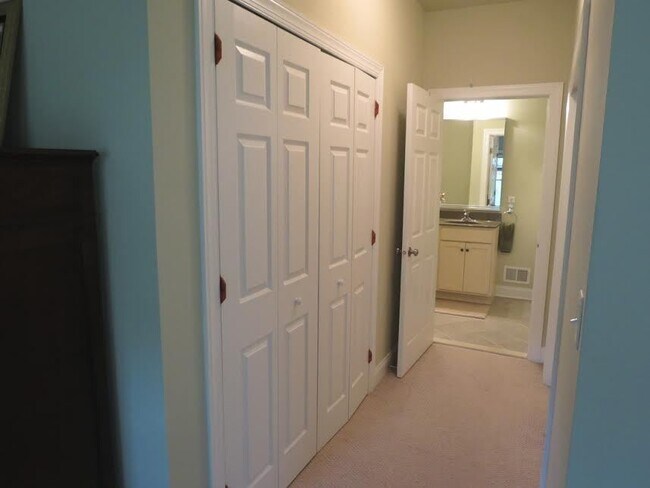 Building Photo - Newington Ridge Toll Brothers Luxury Townh...