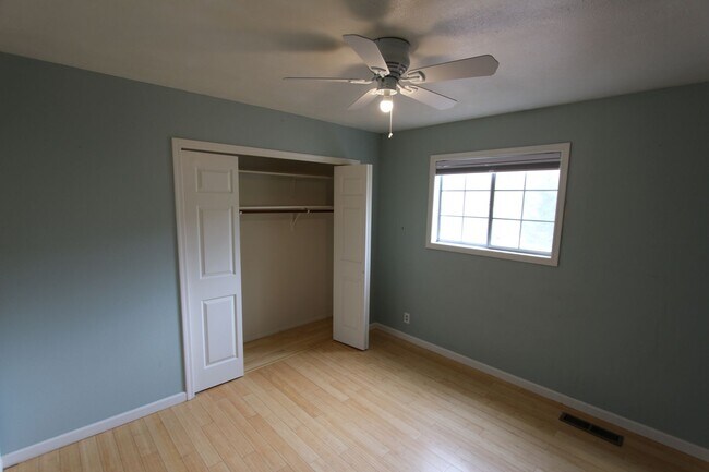 Building Photo - Charming 3-Bed Rockridge Estates Home | Arizona Room & Heated Garage