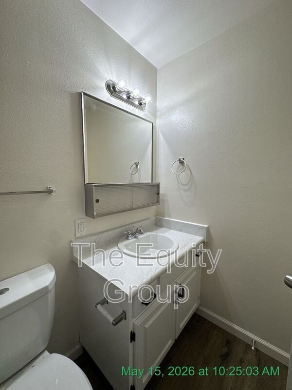 Building Photo - 1426 W Elowin Ave