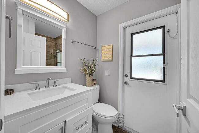 Building Photo - 8606 Arrowhead Dr