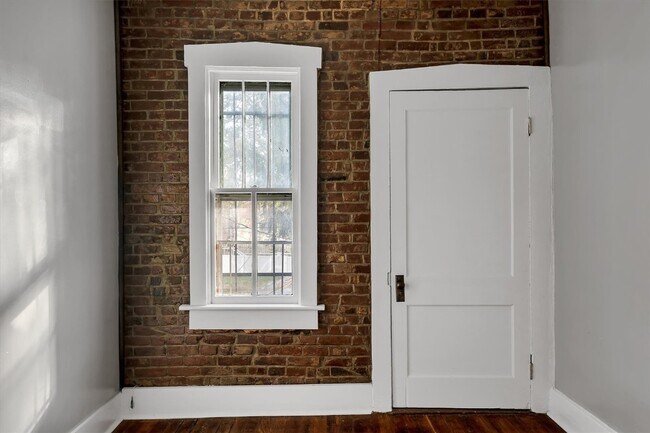 Building Photo - 1906 Cherokee St