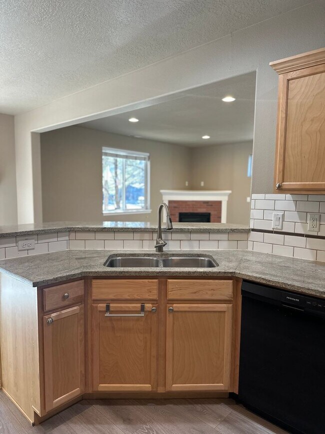 Building Photo - Comfortable Bend Living – 3 Bedroom Home with Spacious Bonus Room!