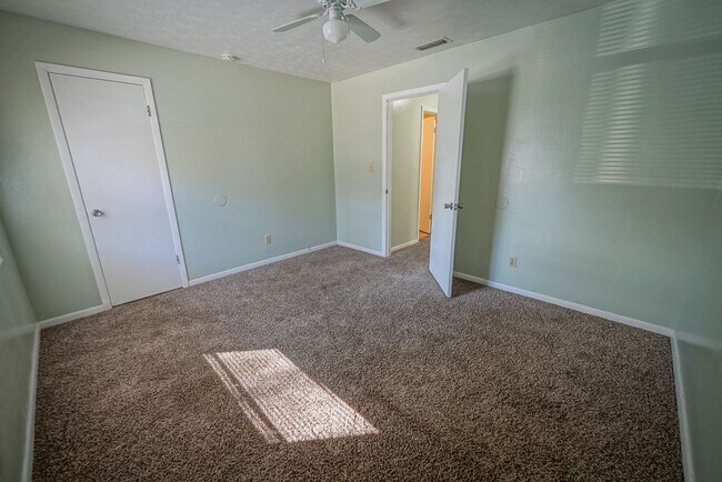 Building Photo - 2304 Hartsfield Ct