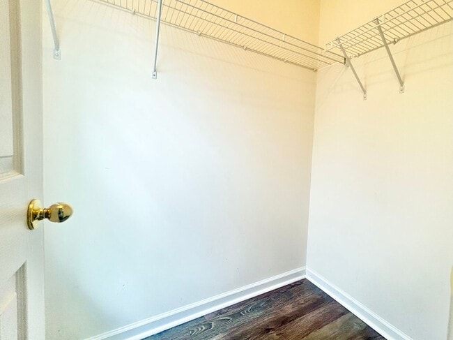 Building Photo - 209 Shadow Glen Dr