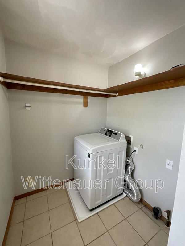 Building Photo - 614 W Monroe St