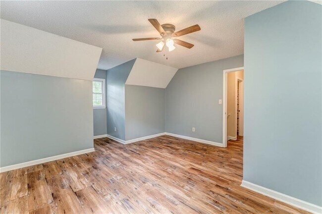 Building Photo - 58 Regent Ct