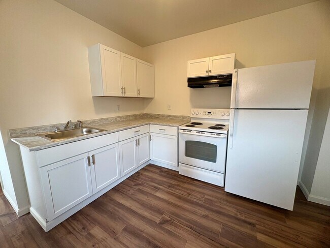 Building Photo - 133 W Maple St