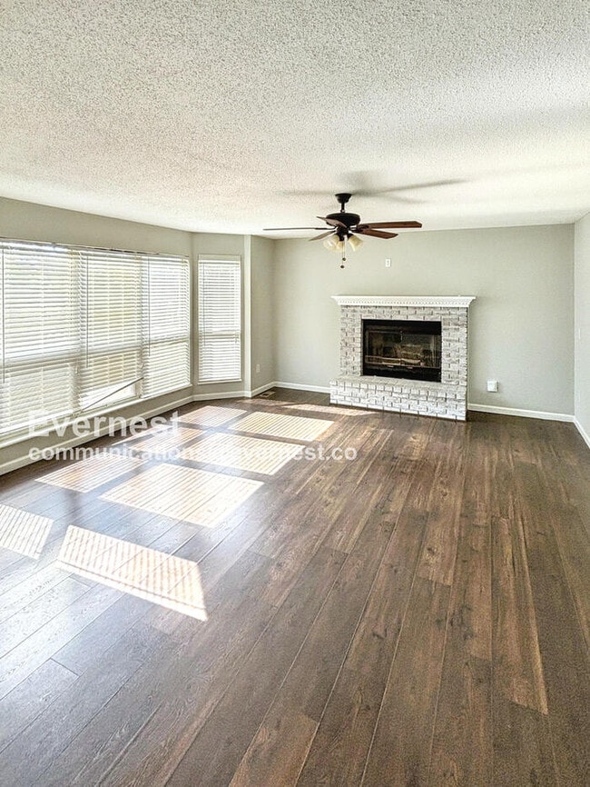 Building Photo - 823 Haversham Dr