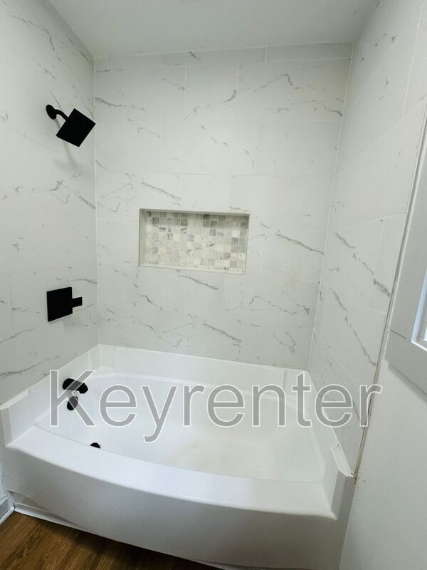 Building Photo - 800 Gertrude Ave