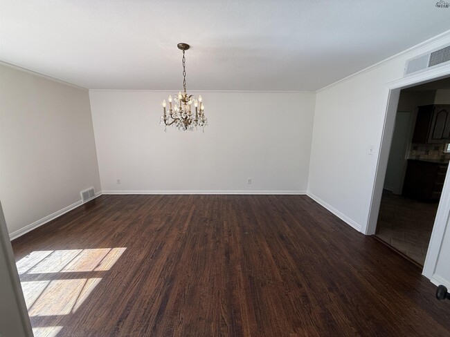 Building Photo - 2208 Avondale St