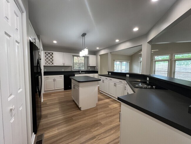 Building Photo - Beautifully Updated Kiln Creek Home with G...