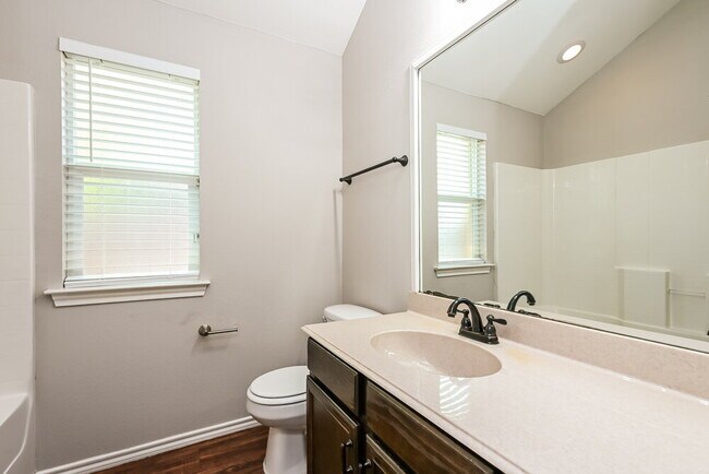 Building Photo - 1104 Monticello Dr