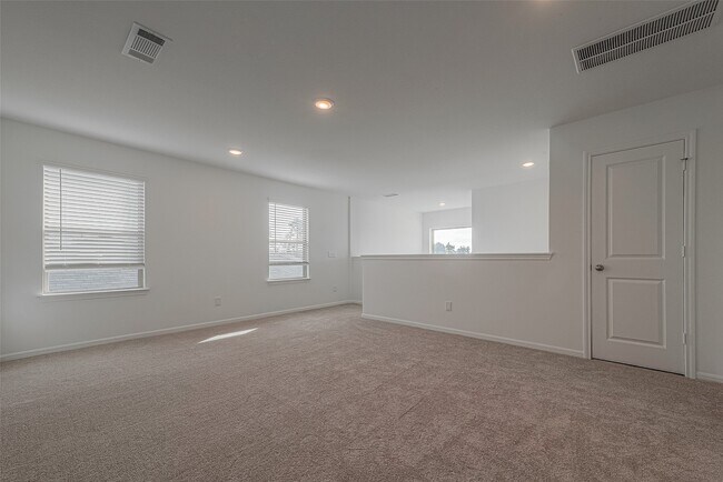 Building Photo - 325 Maple Bark Trl