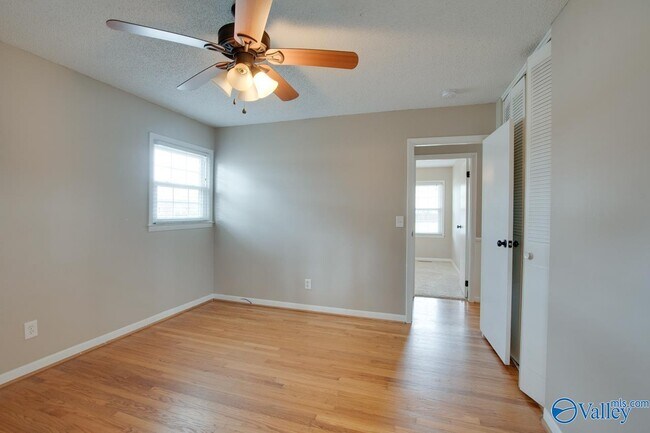 Building Photo - 2107 Edinburgh Dr SW