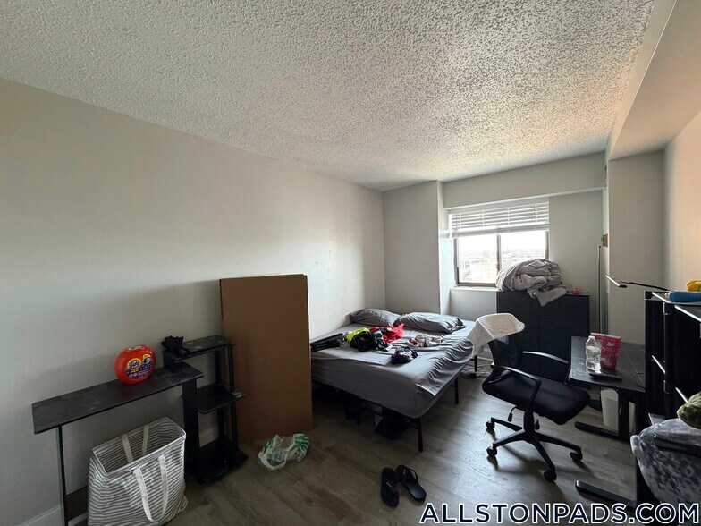 Building Photo - 15 N Beacon St