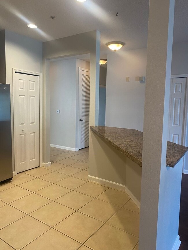 Building Photo - Baldwin Park: Gorgeous 2nd Floor Condo wit...
