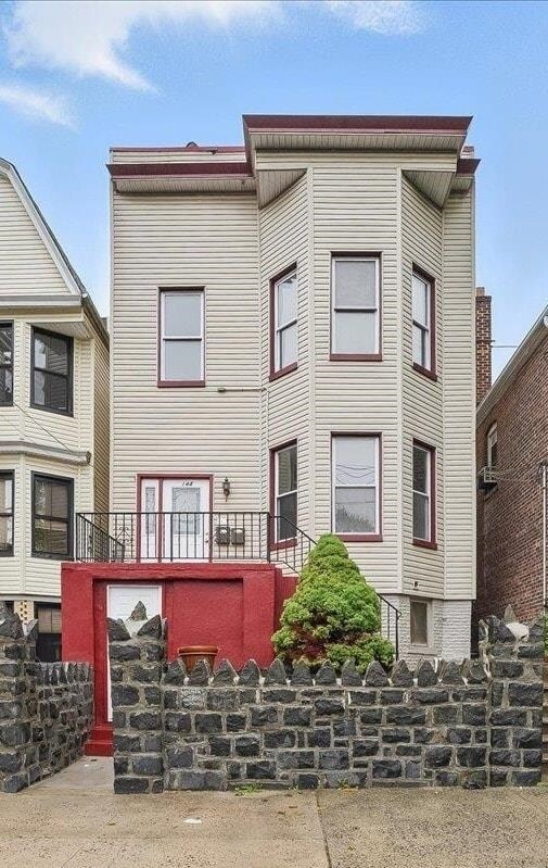 Building Photo - 144 Nelson Ave