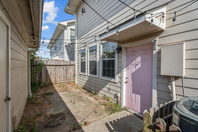 Building Photo - 2131 Kemah Village Dr