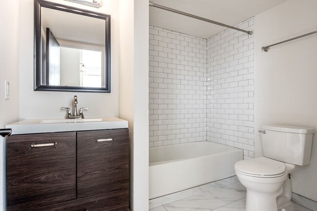 Building Photo - Loft Style One Bed