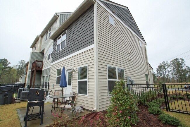 Building Photo - 105 Cobalt Creek Way