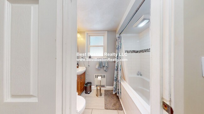 Building Photo - 15 Henry St