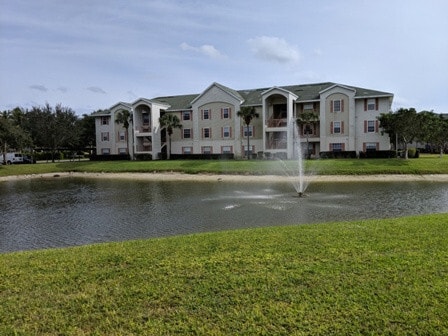 Building Photo - 2/2 Third Floor Condo at Coral Cove W/ Wat...