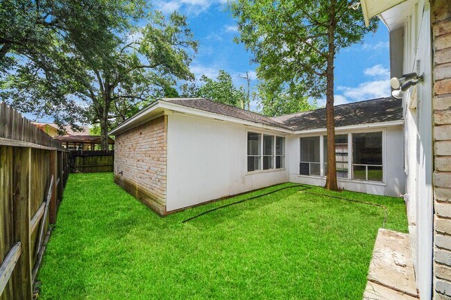 Building Photo - 2622 Heather Knoll Dr